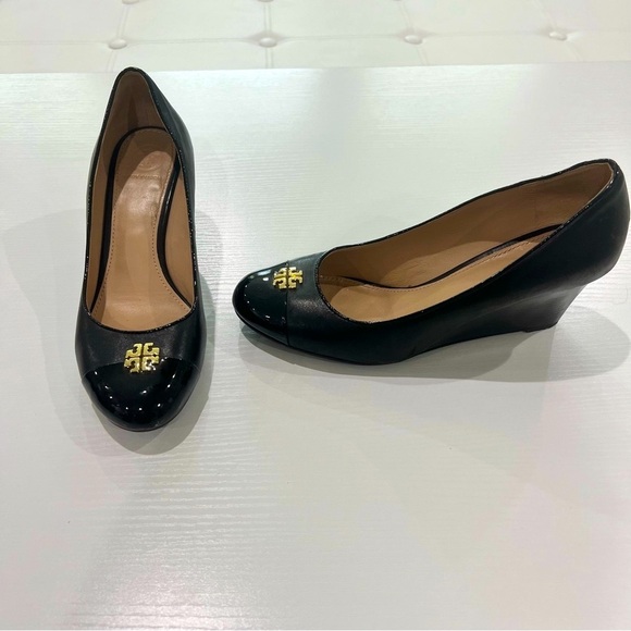 Tory Burch Women's Black Leather Heels! :) - Picture 4 of 5